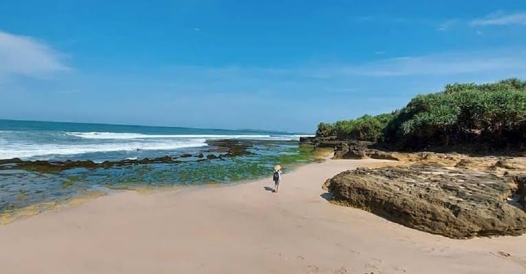 Pantai Ujung Genteng