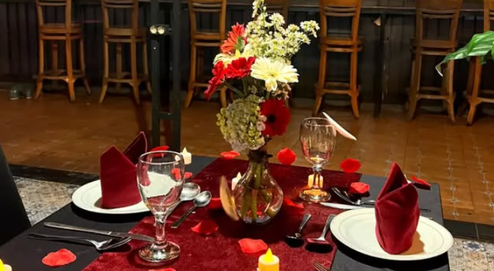 Makan Malam di Cafe Rooftop Fresh Hotel